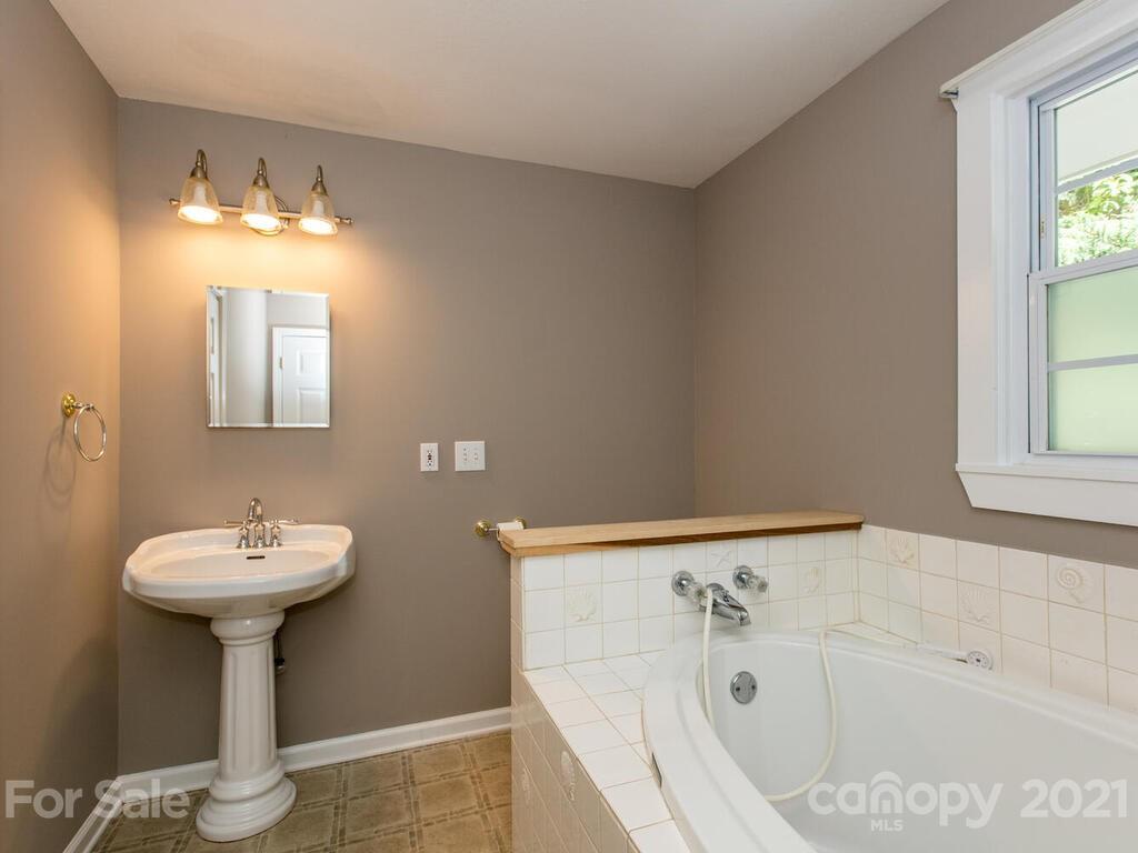 3260 Windswept Ridge Road Marshall, NC 28753 - Photo 21 of 36 Gallery Image 21