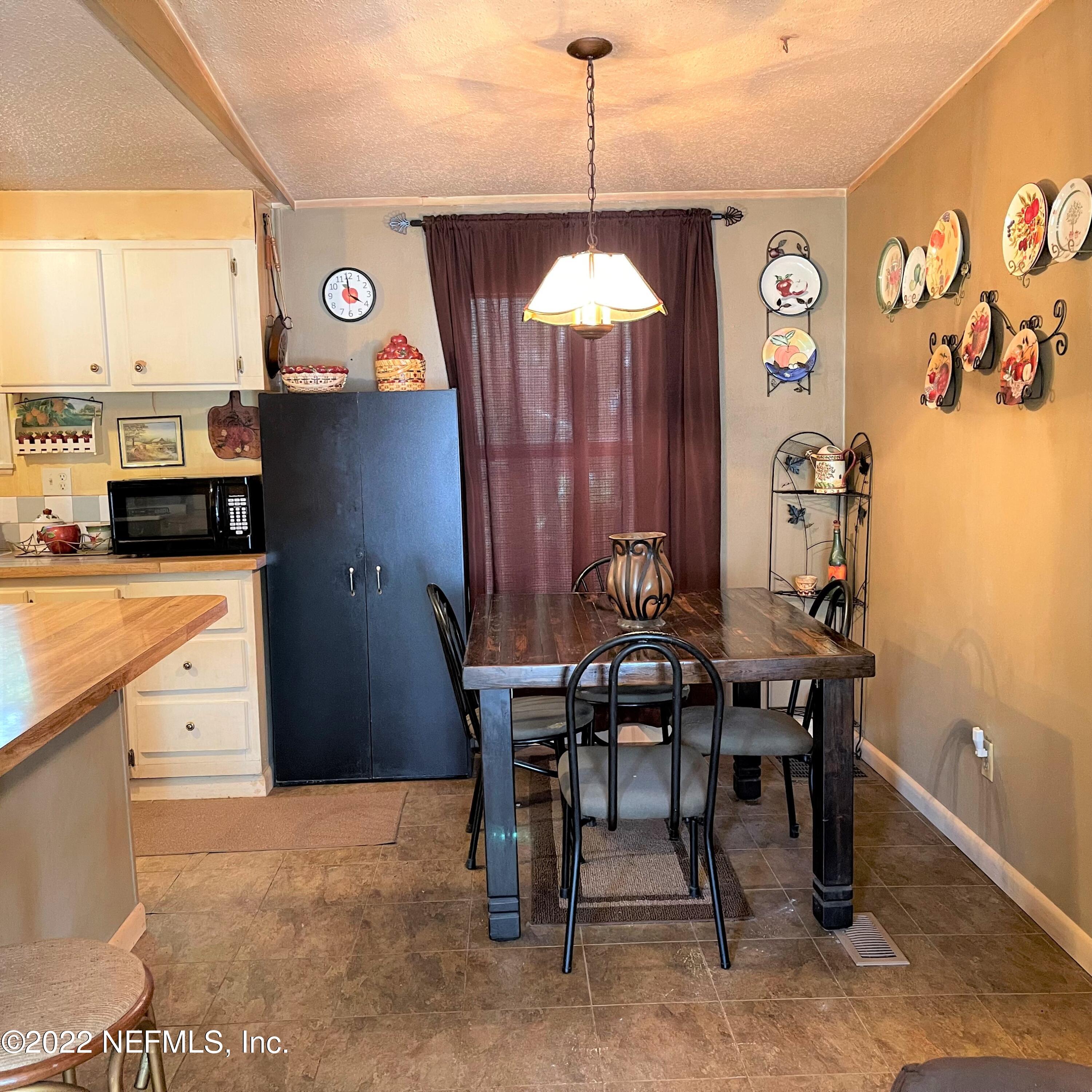 106 Chestnut Street Interlachen, FL 32148 - Photo 4 of 23 IMG_E6592 (2)