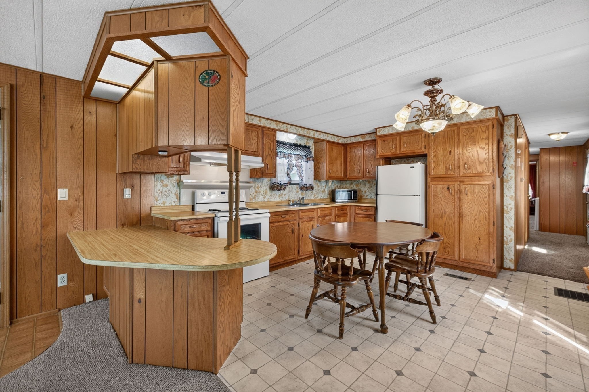 151 Easy Street Raynham, MA 02767 - Photo 9 of 31 Gallery Image 9