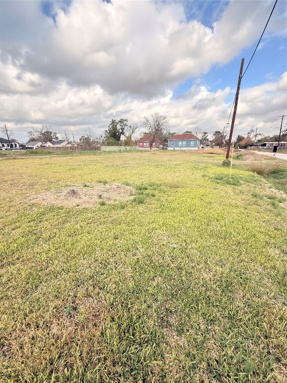 4015 Leffingwell Street Houston, TX 77026 - Photo 3 of 7 a view of an ocean