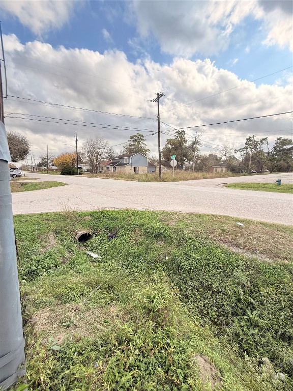 4015 Leffingwell Street Houston, TX 77026 - Photo 4 of 7 a view of an ocean view and city from a lake