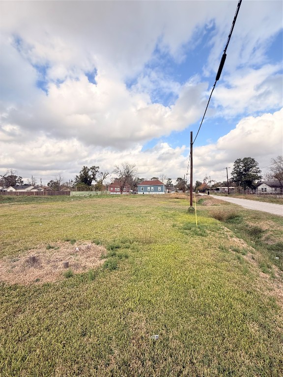 4015 Leffingwell Street Houston, TX 77026 - Photo 5 of 7 a view of a lake view