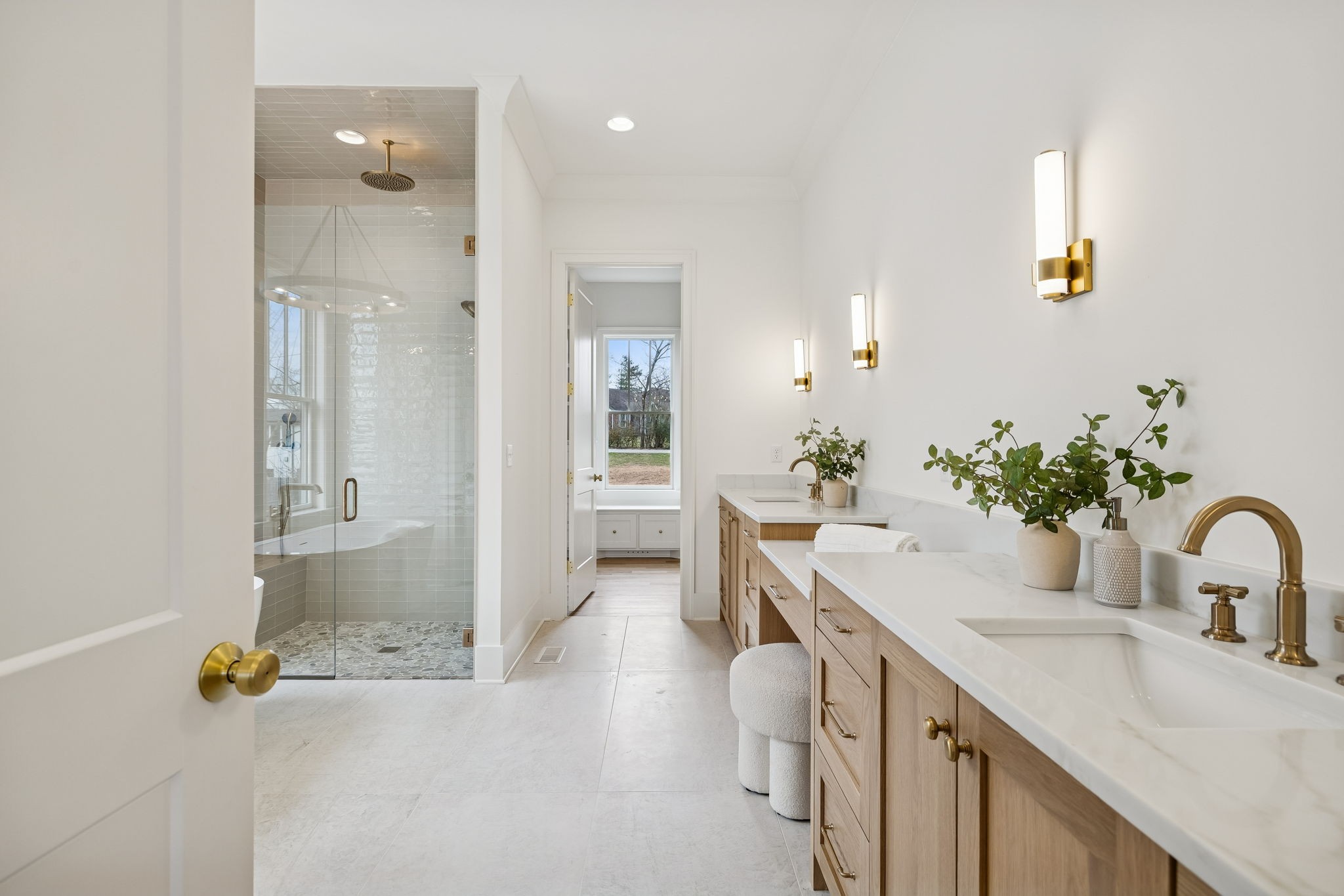 3510 Robin Road Nashville, TN 37204 - Photo 33 of 78 a bathroom with a sink and a mirror