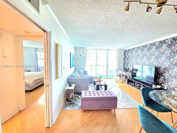 $3,350 | 1155 Brickell Bay Drive, Unit 2006, Miami, FL 33131