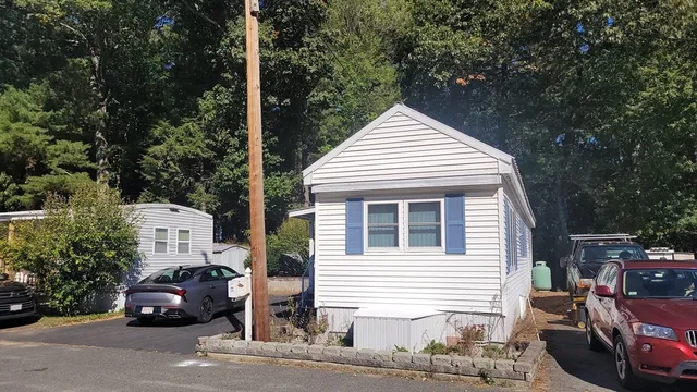 a view of a car park in front of house