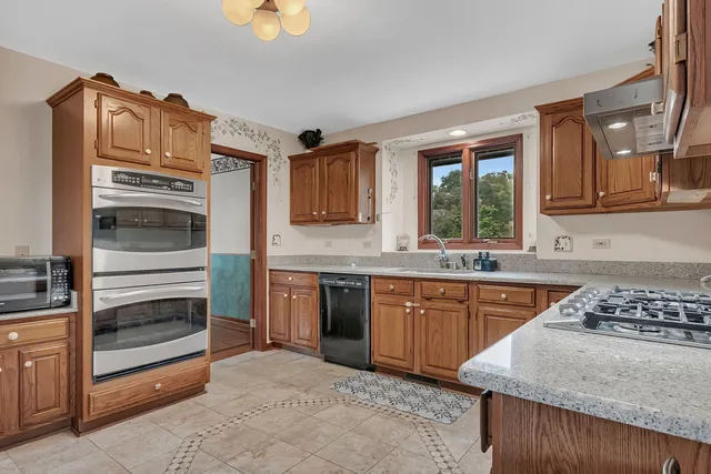 $548,000 | 1 Genesee Court, Bolingbrook, IL 60440