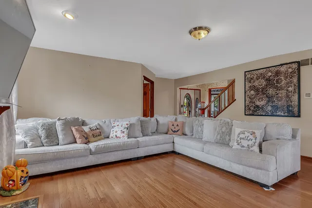 $548,000 | 1 Genesee Court, Bolingbrook, IL 60440