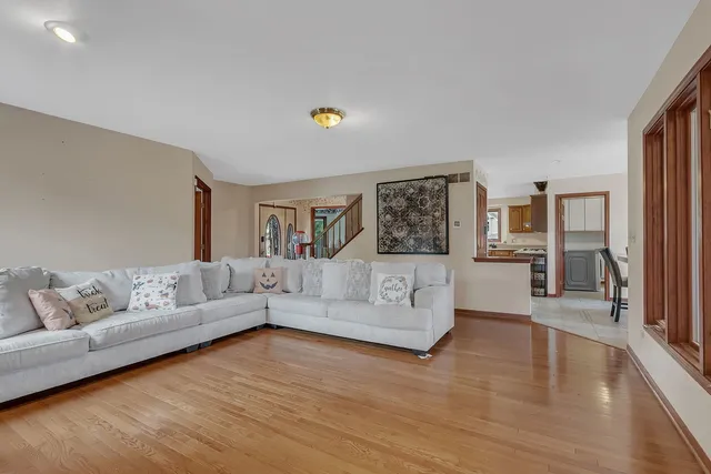 $548,000 | 1 Genesee Court, Bolingbrook, IL 60440