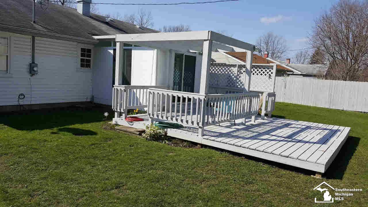 189 South Platt Road Milan, MI 48160 - Photo 11 of 16 21125514-10.JPG