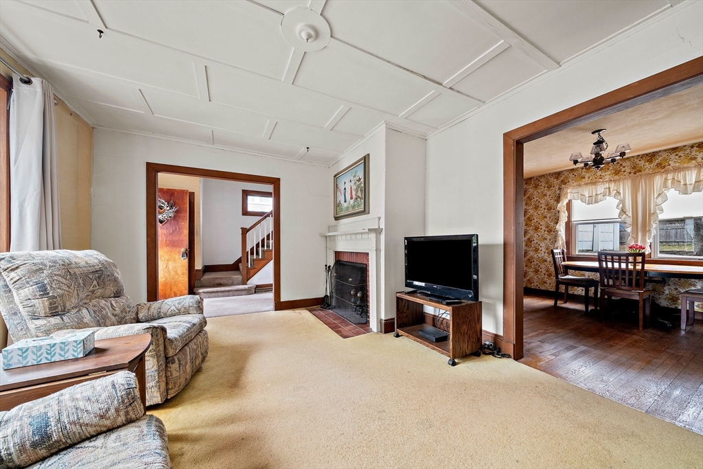 78 Beechwood Road Braintree, MA 02184 - Photo 5 of 28 Gallery Image 5
