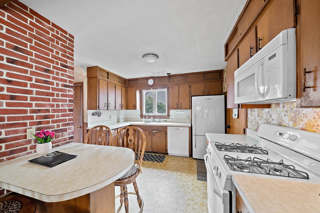 78 Beechwood Road Braintree, MA 02184 - Photo 9 of 28 Gallery Image 9