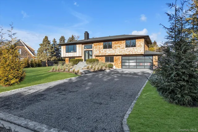 $2,995,000 | 40 Knollwood Drive, Southampton, NY 11968