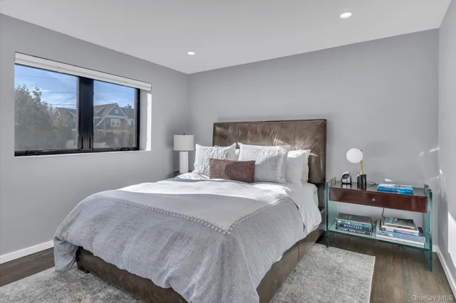 $2,995,000 | 40 Knollwood Drive, Southampton, NY 11968