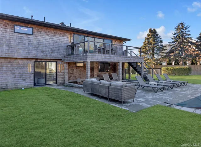 $2,995,000 | 40 Knollwood Drive, Southampton, NY 11968