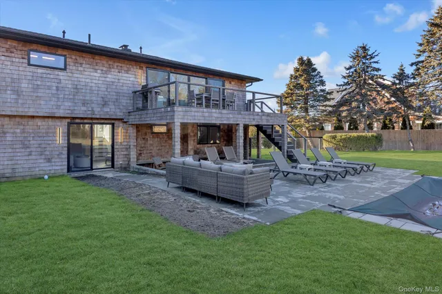 $2,995,000 | 40 Knollwood Drive, Southampton, NY 11968