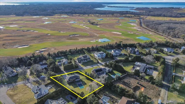 $2,995,000 | 40 Knollwood Drive, Southampton, NY 11968