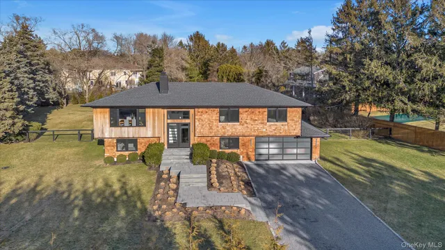 $2,995,000 | 40 Knollwood Drive, Southampton, NY 11968