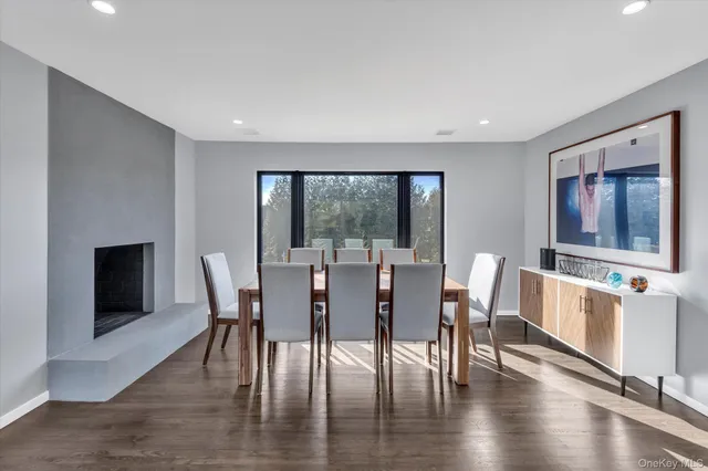 $2,995,000 | 40 Knollwood Drive, Southampton, NY 11968