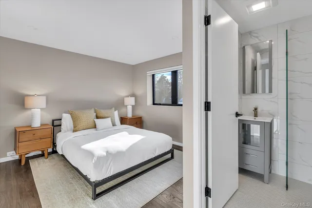 $2,995,000 | 40 Knollwood Drive, Southampton, NY 11968