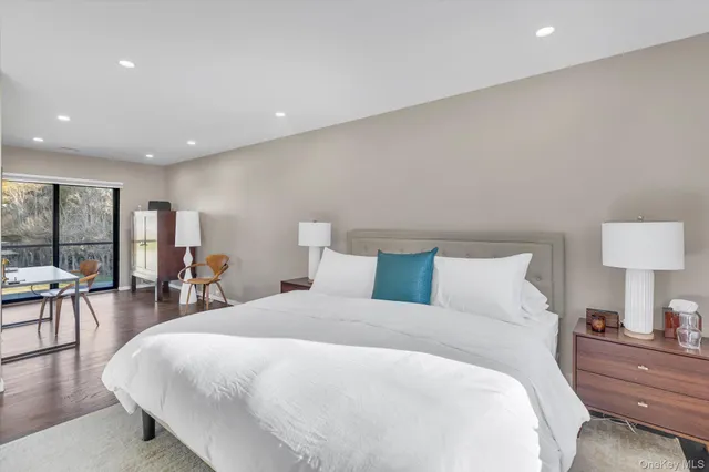 $2,995,000 | 40 Knollwood Drive, Southampton, NY 11968