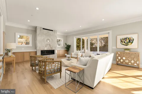 $2,595,000 | 10105 Summit Avenue, Kensington, MD 20895