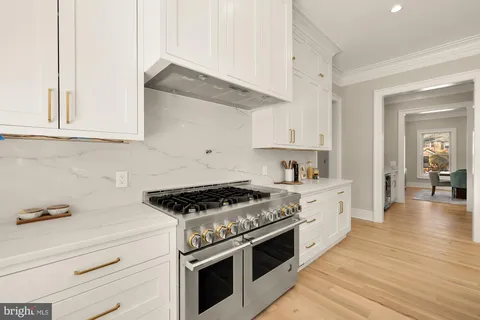$2,595,000 | 10105 Summit Avenue, Kensington, MD 20895