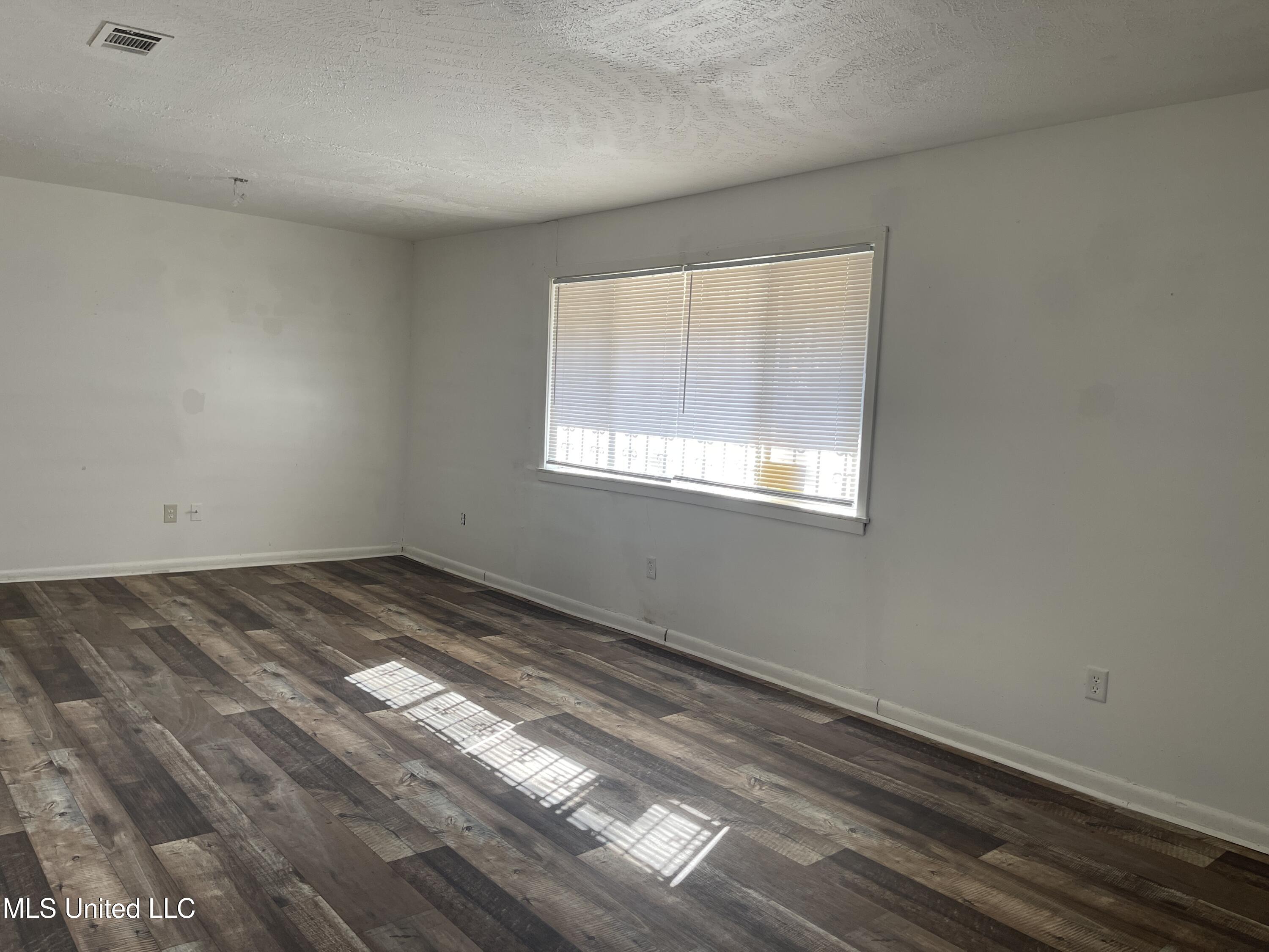 1148 Marble Street Jackson, MS 39212 - Photo 5 of 17 IMG_2400