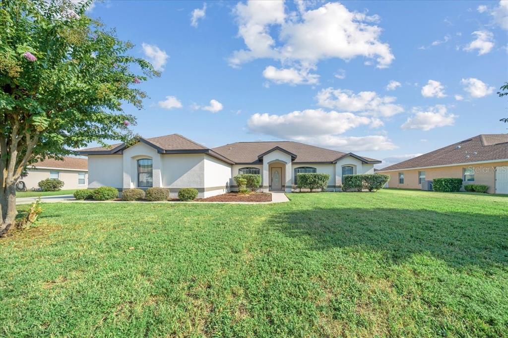 5659 Southwest 89th Place Ocala, FL 34476 - Photo 4 of 76 a front view of house with yard and trees