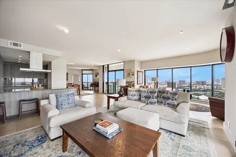 $1,210,000 | 1701 Hermann Drive, Unit 22CE, Houston, TX 77004