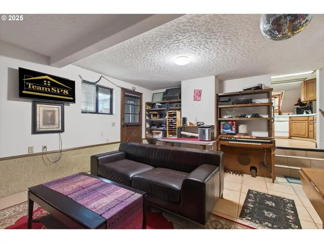 $900,000 | 50316 Columbia River Highway, Scappoose, OR 97056