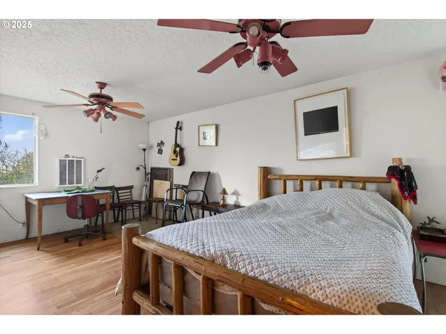 $900,000 | 50316 Columbia River Highway, Scappoose, OR 97056