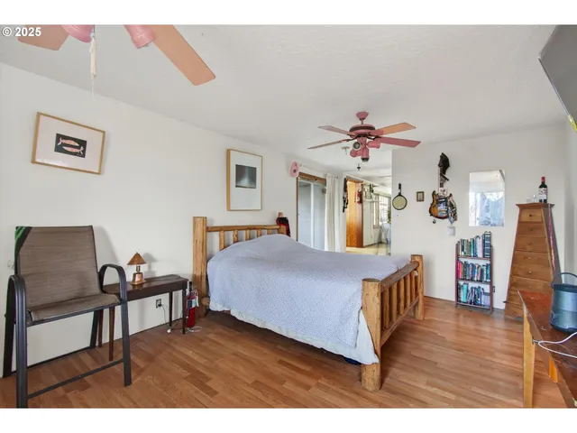 $900,000 | 50316 Columbia River Highway, Scappoose, OR 97056