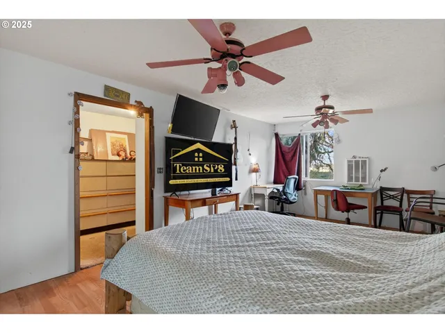 $900,000 | 50316 Columbia River Highway, Scappoose, OR 97056