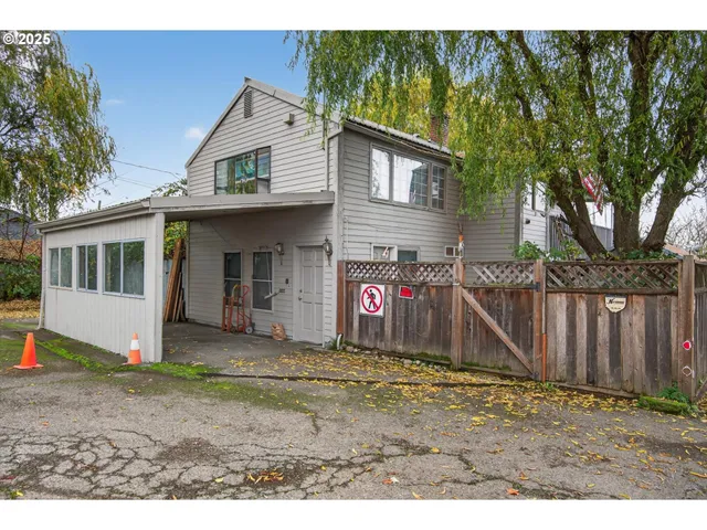 $900,000 | 50316 Columbia River Highway, Scappoose, OR 97056