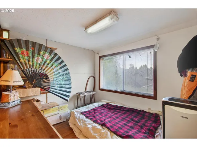 $900,000 | 50316 Columbia River Highway, Scappoose, OR 97056