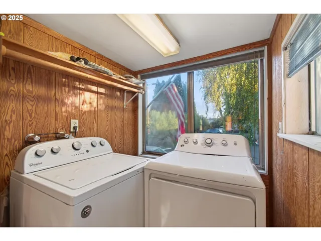 $900,000 | 50316 Columbia River Highway, Scappoose, OR 97056