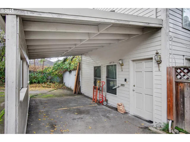 $900,000 | 50316 Columbia River Highway, Scappoose, OR 97056