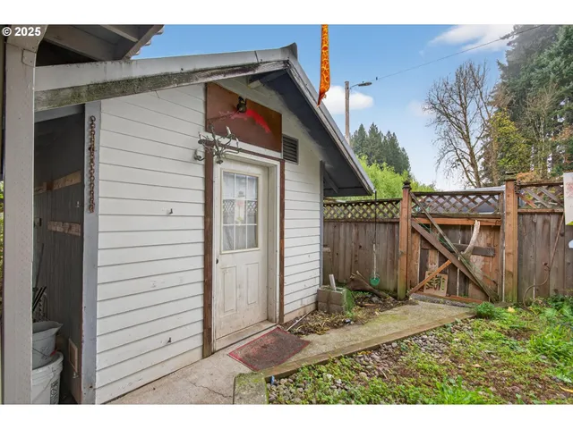 $900,000 | 50316 Columbia River Highway, Scappoose, OR 97056