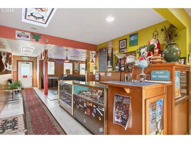 $900,000 | 50316 Columbia River Highway, Scappoose, OR 97056