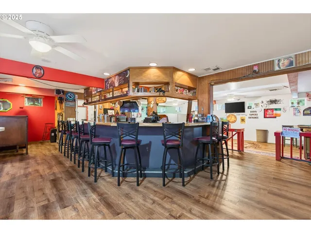 $900,000 | 50316 Columbia River Highway, Scappoose, OR 97056