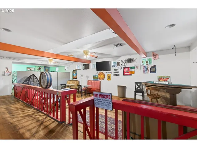 $900,000 | 50316 Columbia River Highway, Scappoose, OR 97056