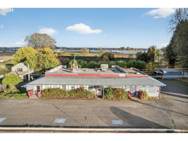 $900,000 | 50316 Columbia River Highway, Scappoose, OR 97056