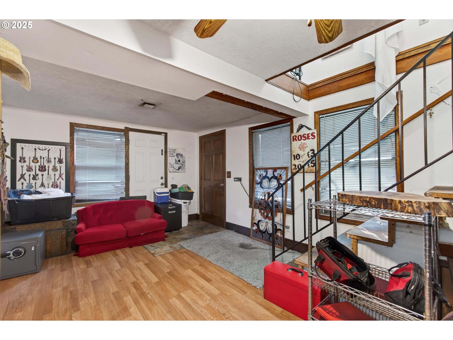 50316 Columbia River Highway Scappoose, OR 97056 - Photo 5 of 45 Living Room/Entrance