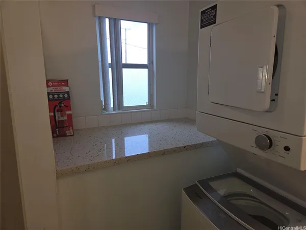 $1,800 | 98-383 Pono Street, Unit B, Aiea, HI 96701