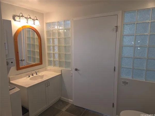 $1,800 | 98-383 Pono Street, Unit B, Aiea, HI 96701