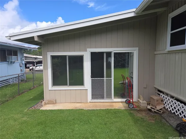 $1,800 | 98-383 Pono Street, Unit B, Aiea, HI 96701