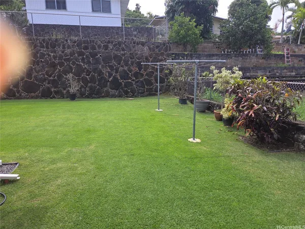 $1,800 | 98-383 Pono Street, Unit B, Aiea, HI 96701
