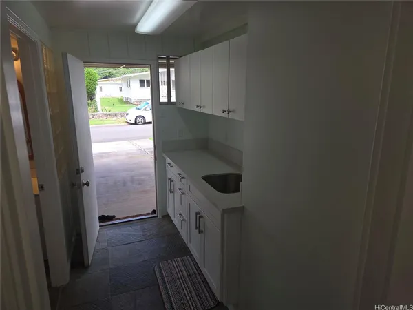 $1,800 | 98-383 Pono Street, Unit B, Aiea, HI 96701