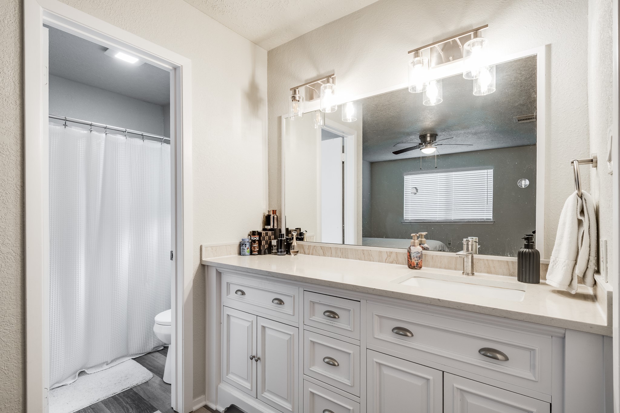 4218 Sequoia Street Baytown, TX 77521 - Photo 15 of 22 Vanity