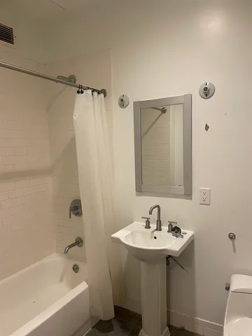 a view of entryway and kitchen